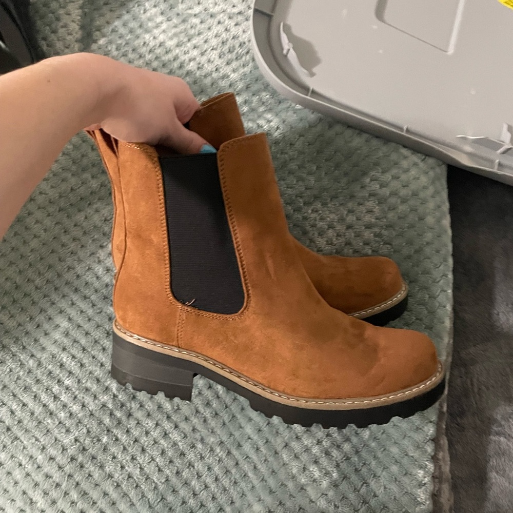 Universal thread boots